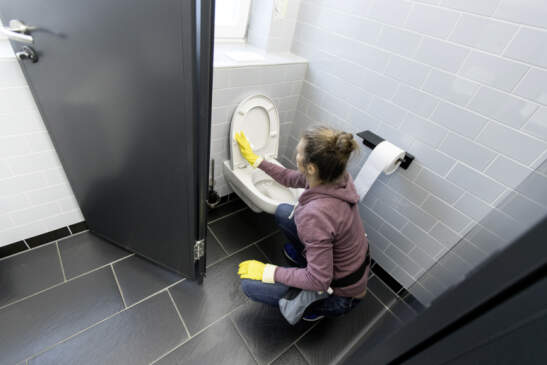 Single use all in one system toilet app 02 CI20 150 DPI