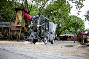 Veeg-/zuigmachine voor gemeenten MC 80