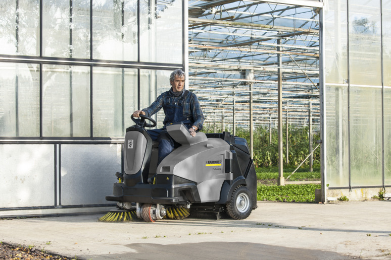 Balayeuse aspirante KM 105/100 R Bp + balai latéral ventral