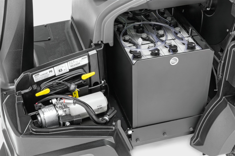 Balayeuse aspirante KM 105/100 R Bp + balai latéral ventral