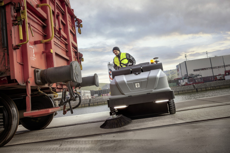 Veeg-/zuigmachine KM 130/300 RI LPG