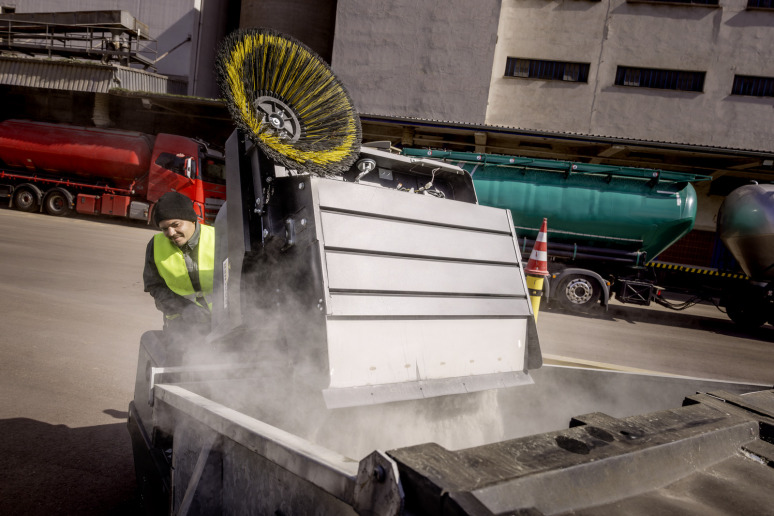 Veeg-/zuigmachine KM 130/300 RI LPG