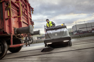 Veeg-/zuigmachine KM 130/300 RI LPG