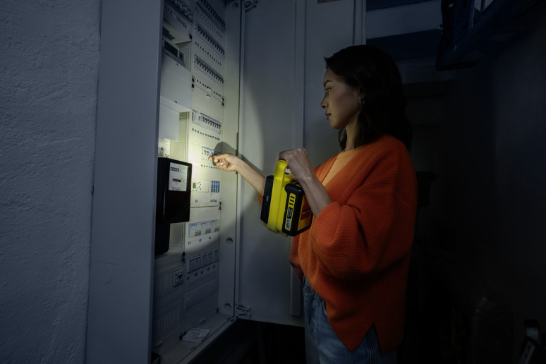 Lampe multifonctions à batterie MFL 2-18