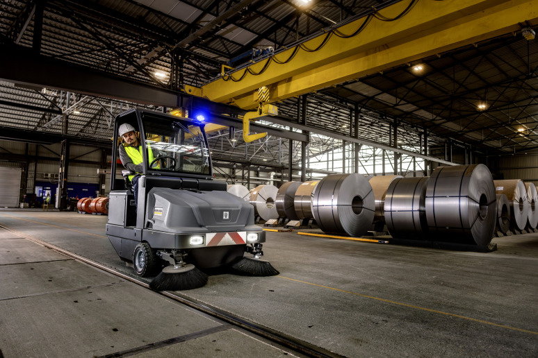 Veeg-/zuigmachine KM 130/300 RI Bp Pack Li + FC