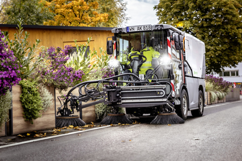 Veeg-/zuigmachine voor gemeenten MC 250 e!ectric