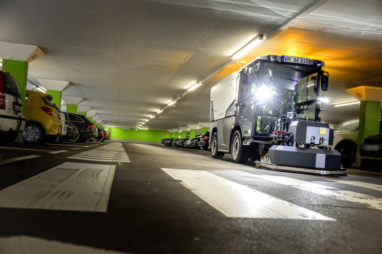 Veeg-/zuigmachine voor gemeenten MC 250 e!ectric